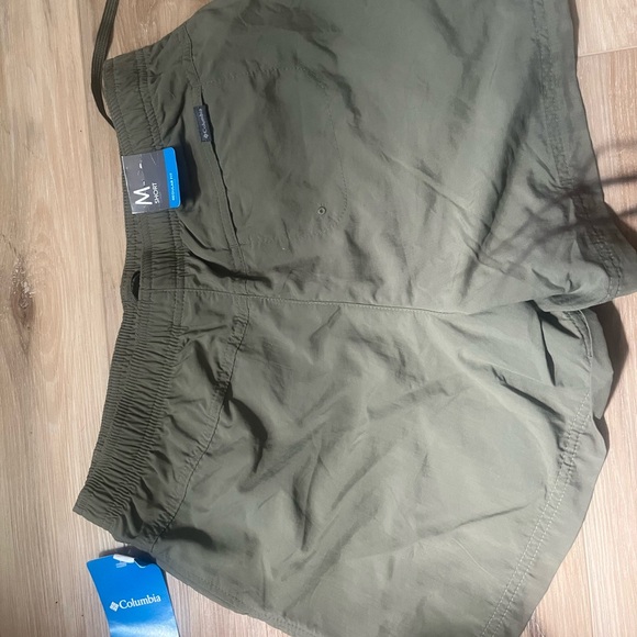 Columbia Forest Green Casual Shorts - Picture 2 of 2